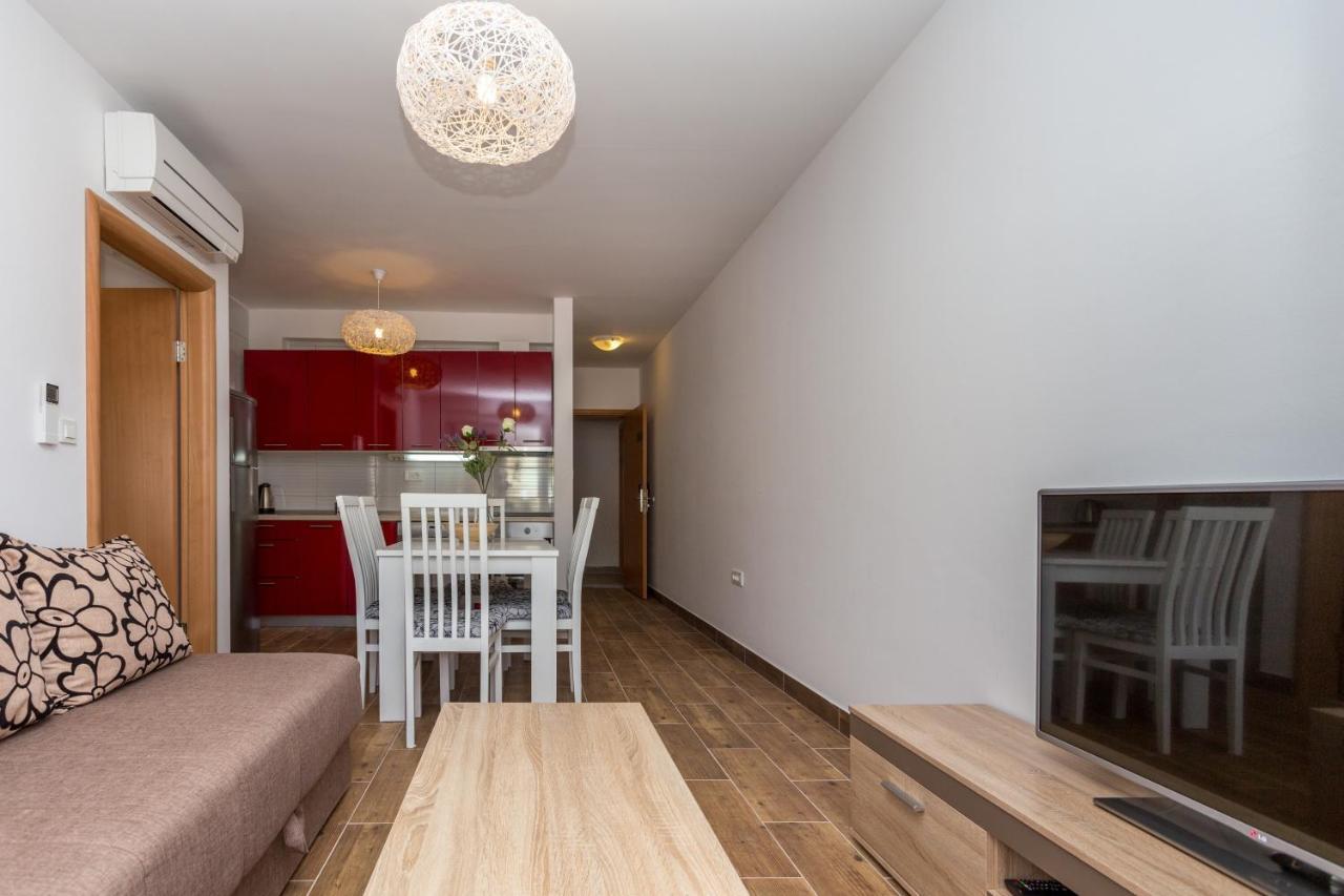 Holiday Home Комарна Екстериор снимка