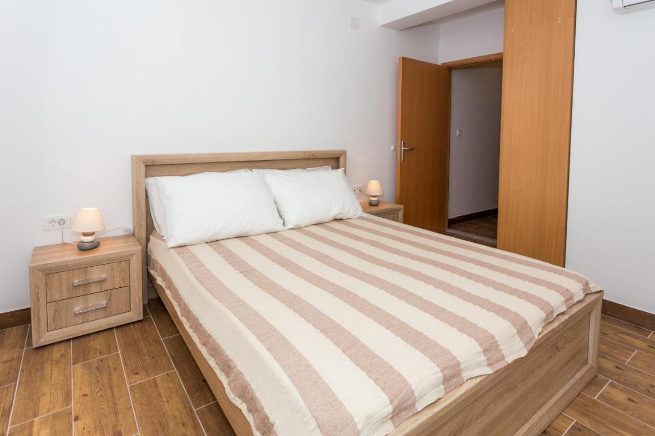 Holiday Home Комарна Екстериор снимка