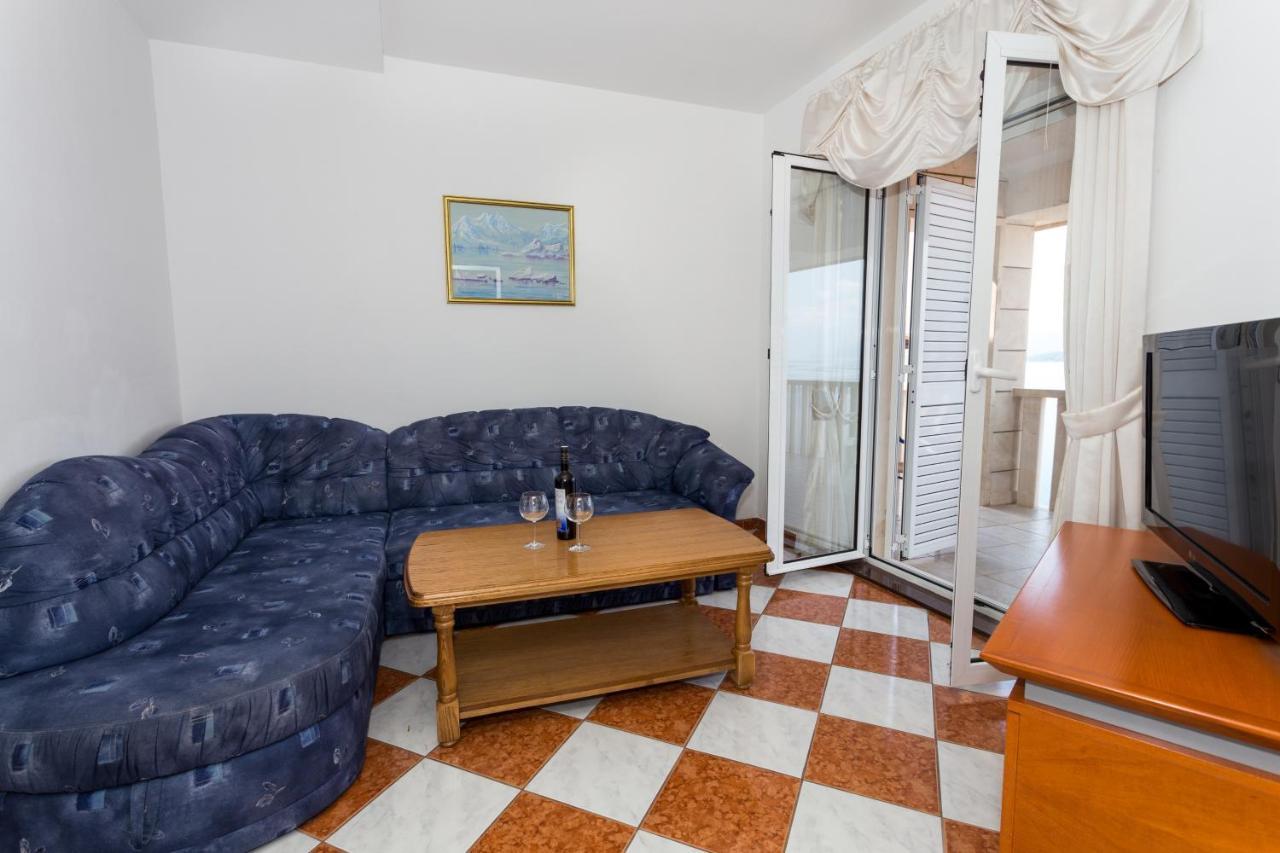 Holiday Home Комарна Екстериор снимка