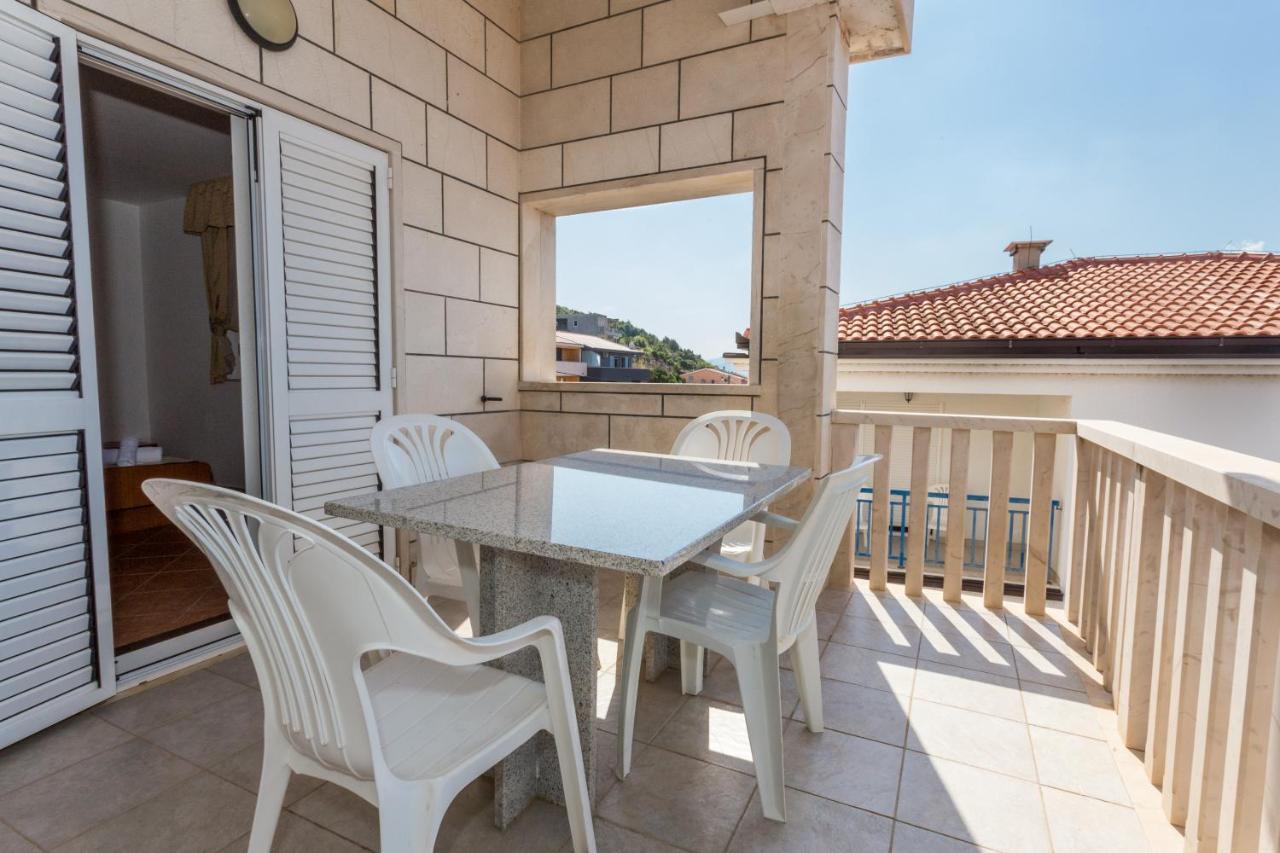 Holiday Home Комарна Екстериор снимка