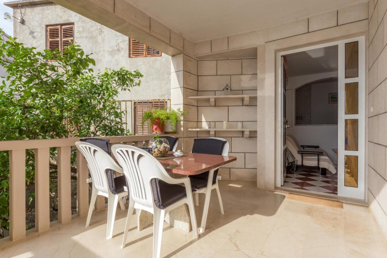 Holiday Home Комарна Екстериор снимка
