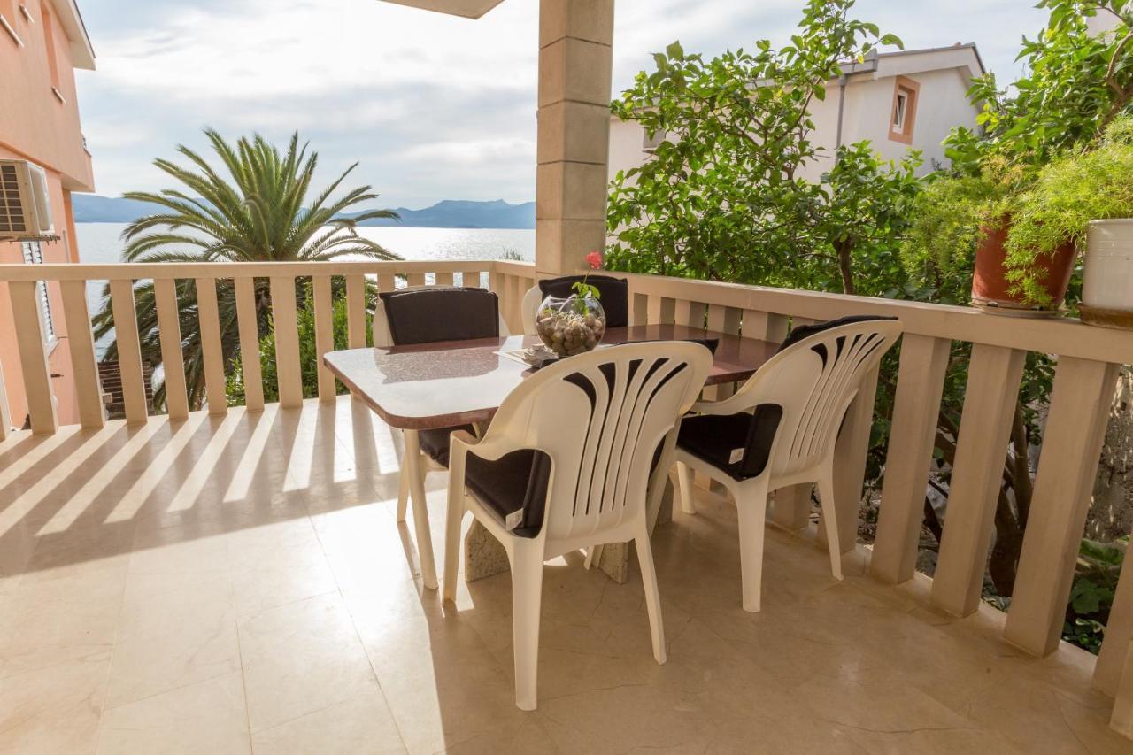 Holiday Home Комарна Екстериор снимка