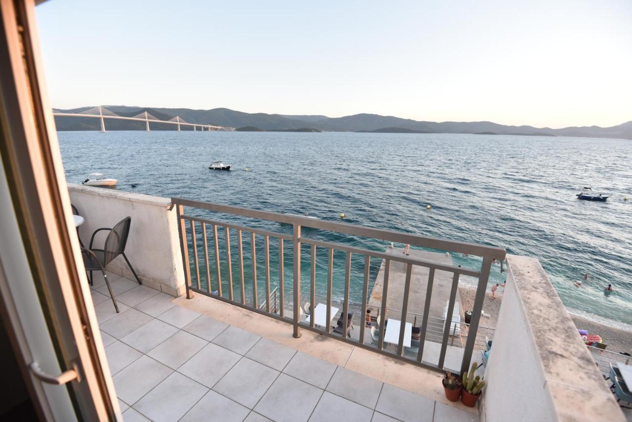 Holiday Home Комарна Екстериор снимка