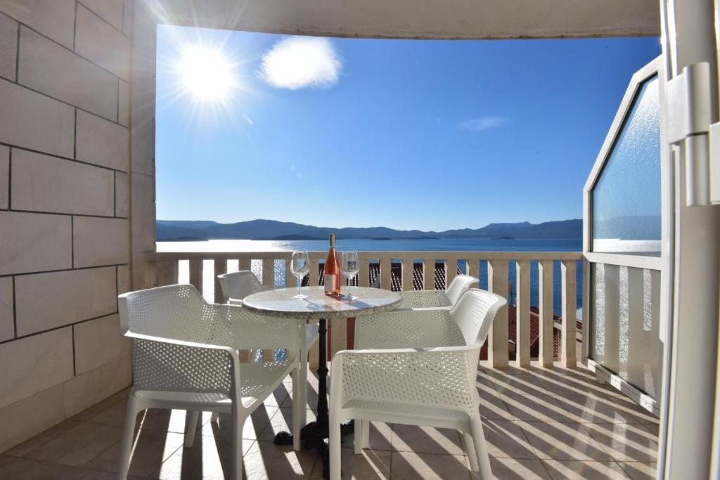 Holiday Home Комарна Екстериор снимка