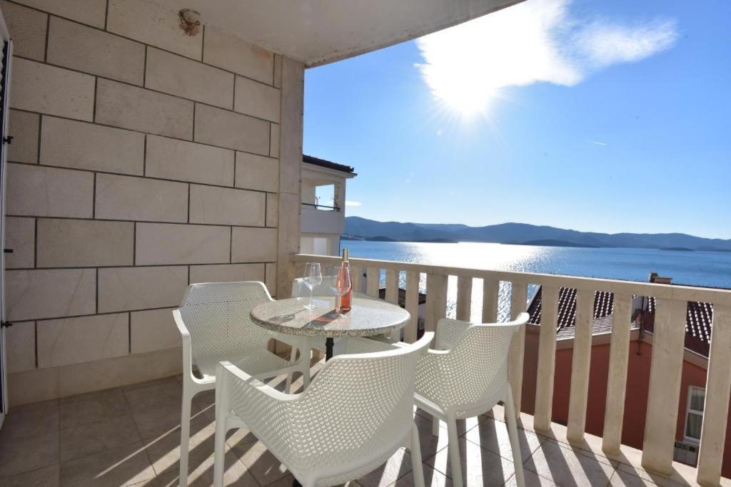 Holiday Home Комарна Екстериор снимка